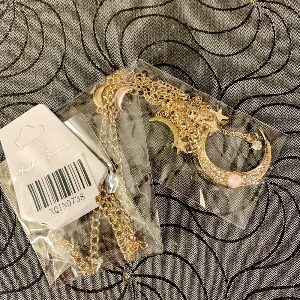 🌙NWT Moon and Stars Necklace - Picture 10 of 11